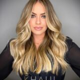 À Bern, notre coiffeur expert réalise des mèches blondes, des balayages sublimes et la technique Air Touch Balayage pour un style unique.